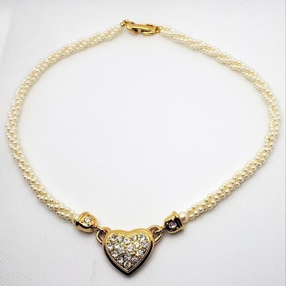 Beautiful ivory Pearl Necklace With gold tone heart. - Picture 1 of 12